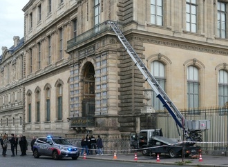 Erster Fahndungserfolg nach Louvre-Diebstahl: Polizei nimmt zwei Verdächtige fest