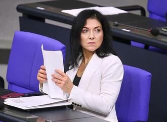 Grüne werfen Reiche Untätigkeit in Chipkrise vor