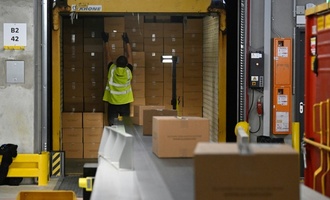 DHL stellt für Weihnachtsgeschäft erneut 10.000 Aushilfskräfte ein