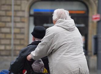 Sterblichkeit von Männern in allen Altersgruppen höher