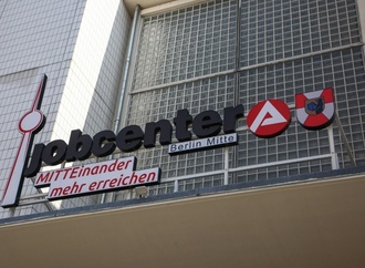 Arbeitslosenzahl sinkt im Oktober - Herbstbelebung aber ''schwunglos''