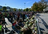 Ein Jahr nach Einsturz von Bahnhofsdach in Serbien: Zehntausende Menschen gedenken der Opfer