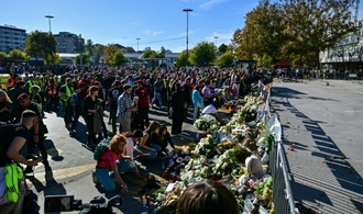 Ein Jahr nach Einsturz von Bahnhofsdach in Serbien: Zehntausende Menschen gedenken der Opfer