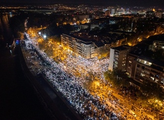 Gedenken in Serbien ein Jahr nach Einsturz von Bahnhofsdach in Novi Sad