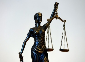 Gericht: Masterarbeit zu rechten Ideologien bei Wildnisschule darf online bleiben