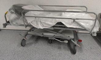 Warken will Pflegebranche attraktiver machen