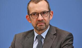 Verteidigungsausschuss-Chef warnt vor AfD-Spionage für Russland