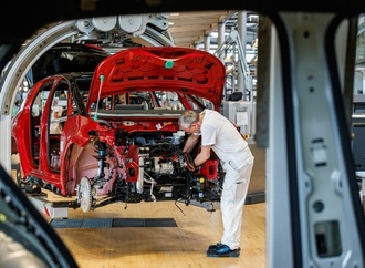 Industrieproduktion legt im September wieder zu - Autobranche mit deutlichem Plus