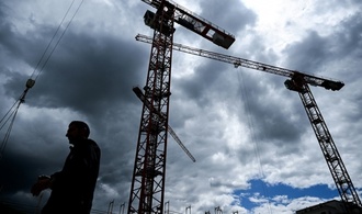 Sindelfingen: Tonnenschweres Bauteil erschlägt Fahrer von Betonmischer in Führerhaus