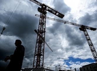 Sindelfingen: Tonnenschweres Bauteil erschlägt Fahrer von Betonmischer in Führerhaus