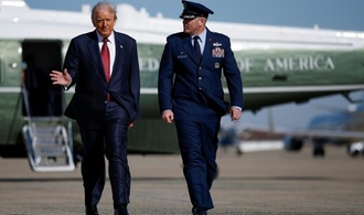 Verdächtiges Paket auf Trumps Flugplatz: Sieben Menschen im Krankenhaus behandelt