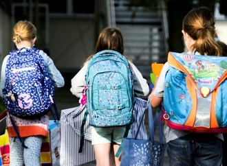 Schülerzahl steigt bis 2032 insgesamt weiter an - große regionale Unterschiede