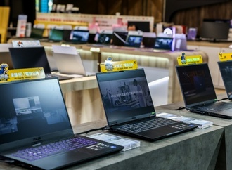 Betrug aufgeflogen: 18-Jähriger bestellt Waren für hunderttausend Euro an Schule