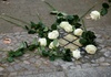 Bei Reinigung von Stolperstein in Hamburg: 71-Jähriger attackiert Frau antisemitisch