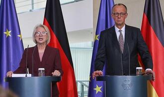 Wirtschaftsweise: Schnitzer übergibt Jahresgutachten an Merz