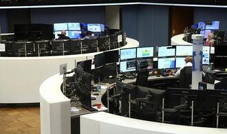 Dax schließt im Plus - Blicke richten sich auf Shutdown-Abstimmung