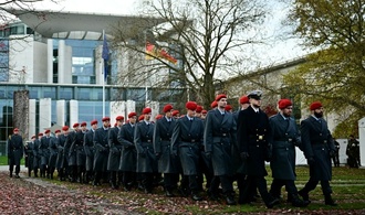 Klüssendorf lobt Einigung auf Wehrdienst-Modell - Betonung von Freiwilligkeit