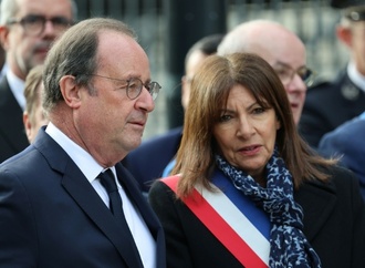 Namen und Blumen: Frankreich gedenkt der Opfer der islamistischen Anschläge 2015