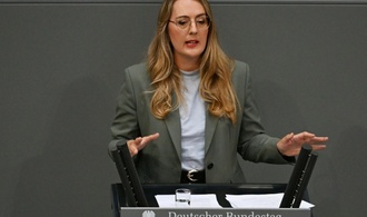 Dröge zu Flugsteuer-Senkung: Koalition hat sich ''vom Alltag der Leute entfernt''