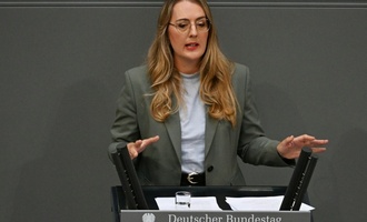 Dröge zu Flugsteuer-Senkung: Koalition hat sich ''vom Alltag der Leute entfernt''