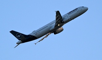 Einigung auf niedrigere Flugticketsteuer: Kritik von Umweltschützern, Lob aus Wirtschaft