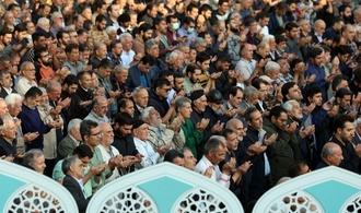 Iraner beten wegen anhaltender Dürre gemeinsam für Regen