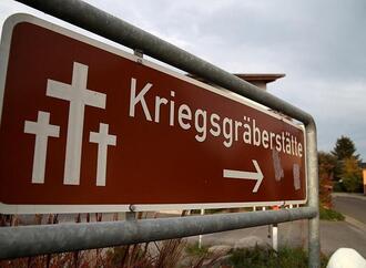Präsident des Volksbundes sieht Kriegsgräberstätten verfallen