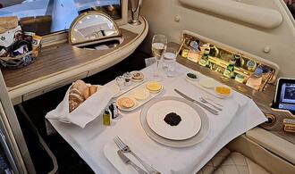 Regierung droht Streit über Abgabe für Luxusflugreisen