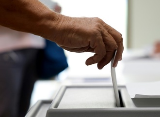 Oberbürgermeisterwahl in Kiel: Kandidaten von CDU/FDP und Grünen in Stichwahl