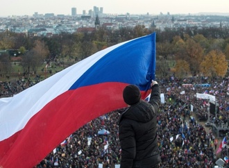 Jahrestag der Samtenen Revolution: Regierungskritische Proteste in Tschechien und Slowakei