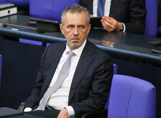 Regierung drängt Industrie zu Investitionen in KI in Deutschland