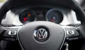 Mann hilft 85-Jähriger in Nordrhein-Westfalen bei Ausparken und stiehlt Geldbörse