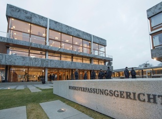 Karlsruhe: Polizei darf Zimmer für Abschiebung nur mit Richterbeschluss durchsuchen