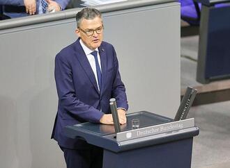 Kiesewetter nennt US-Friedensinitiative ''Kapitulationsplan''