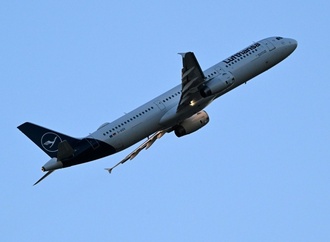 Atmosfair: Fluggesellschaften verfehlen trotz höherer Effizienz Klimaziele