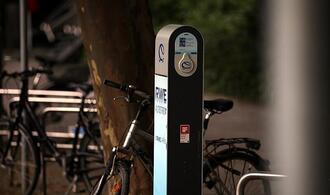 ADAC und Verbraucherzentralen kritisieren E-Ladesäulen-Plan