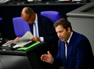 Klingbeil verteidigt Haushalt im Bundestag - und mahnt Reformen an