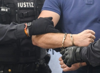 ''Hammerbande'': Anklage in Prozess gegen mutmaßliche Linksextremisten verlesen