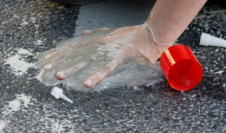 Klimaaktivisten nach Flughafenblockade zu 400.000 Euro Schadenersatz verurteilt