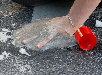 Klimaaktivisten nach Flughafenblockade zu 400.000 Euro Schadenersatz verurteilt