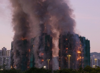 Großbrand in Hongkonger Hochhausviertel: Mindestens 13 Todesopfer