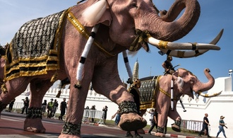 Elefantenparade in Bangkok für verstorbene frühere Königin Sirikit