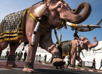 Elefantenparade in Bangkok für verstorbene frühere Königin Sirikit