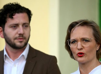 Brantner und Banaszak ermuntern Grüne zu mehr Debatten - vor Start von Parteitag