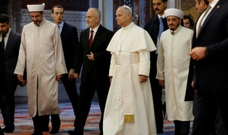 Papst Leo XIV. besucht Blaue Moschee in Istanbul