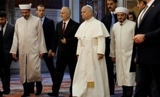 Papst Leo XIV. besucht Blaue Moschee in Istanbul