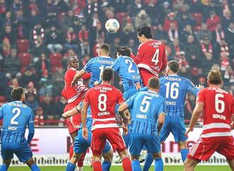 1. Bundesliga: Bayern siegen knapp - Union patzt gegen Heidenheim