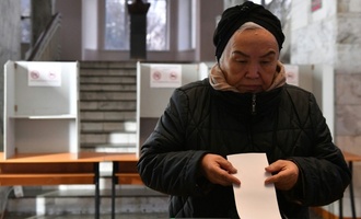 Vorgezogene Parlamentswahl in Kirgistan - Präsident Schaparow will Macht festigen