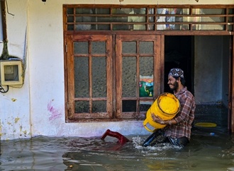 Mehr als 330 Tote durch Zyklon ''Ditwah'' in Sri Lanka - Colombo unter Wasser