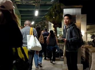 Brand in Hongkong: Student fordert unabhängige Untersuchung und wird von Polizei befragt